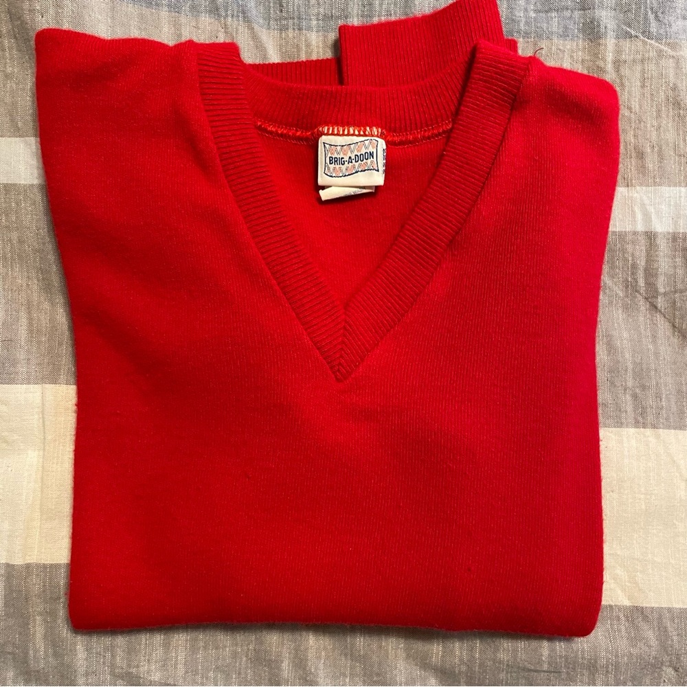 Red v neck sweater - Picture 2 of 4